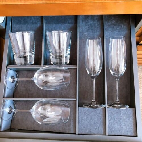 シャンパングラスやワイングラス