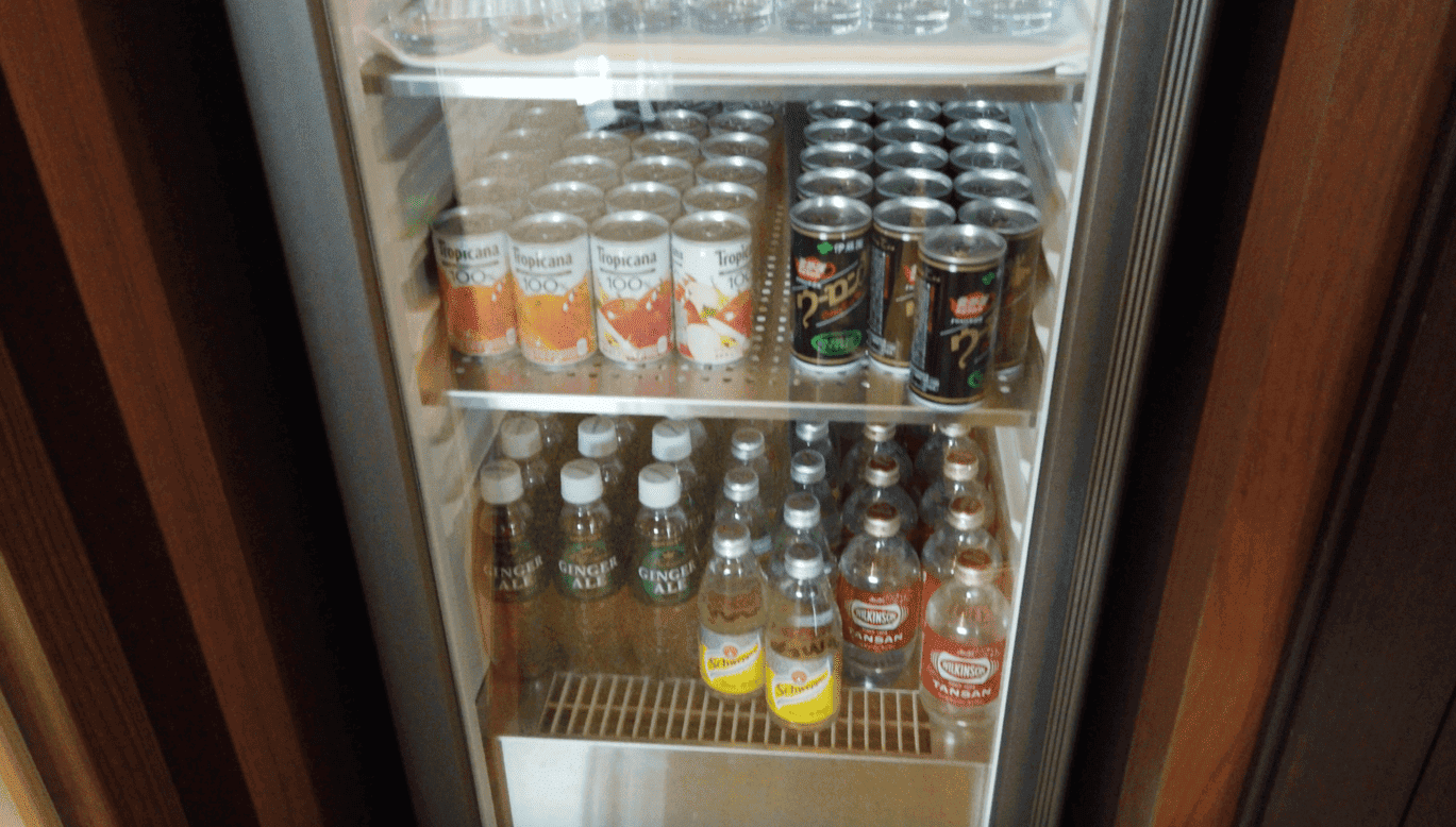 冷蔵庫の中に入ったドリンク