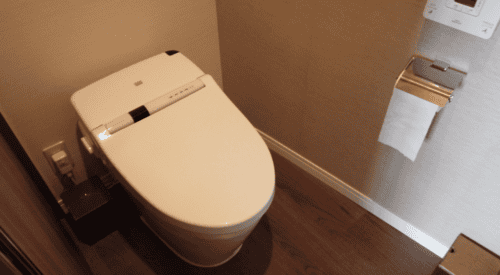 自動開閉式のトイレ