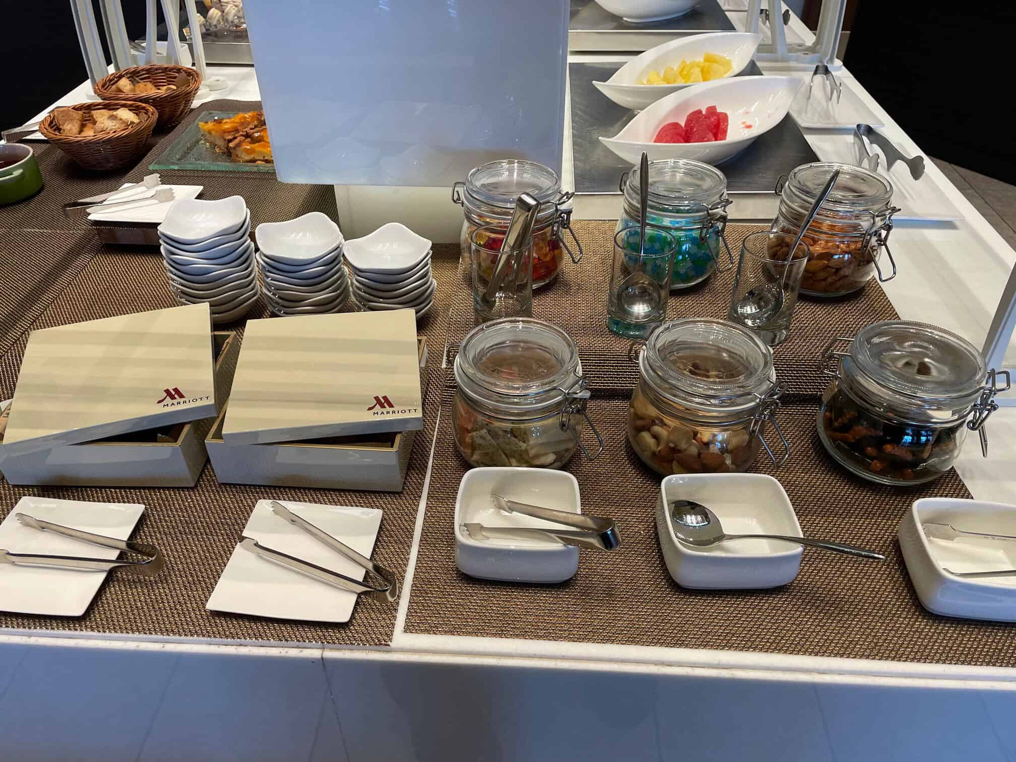 チョコレートなどのお菓子類