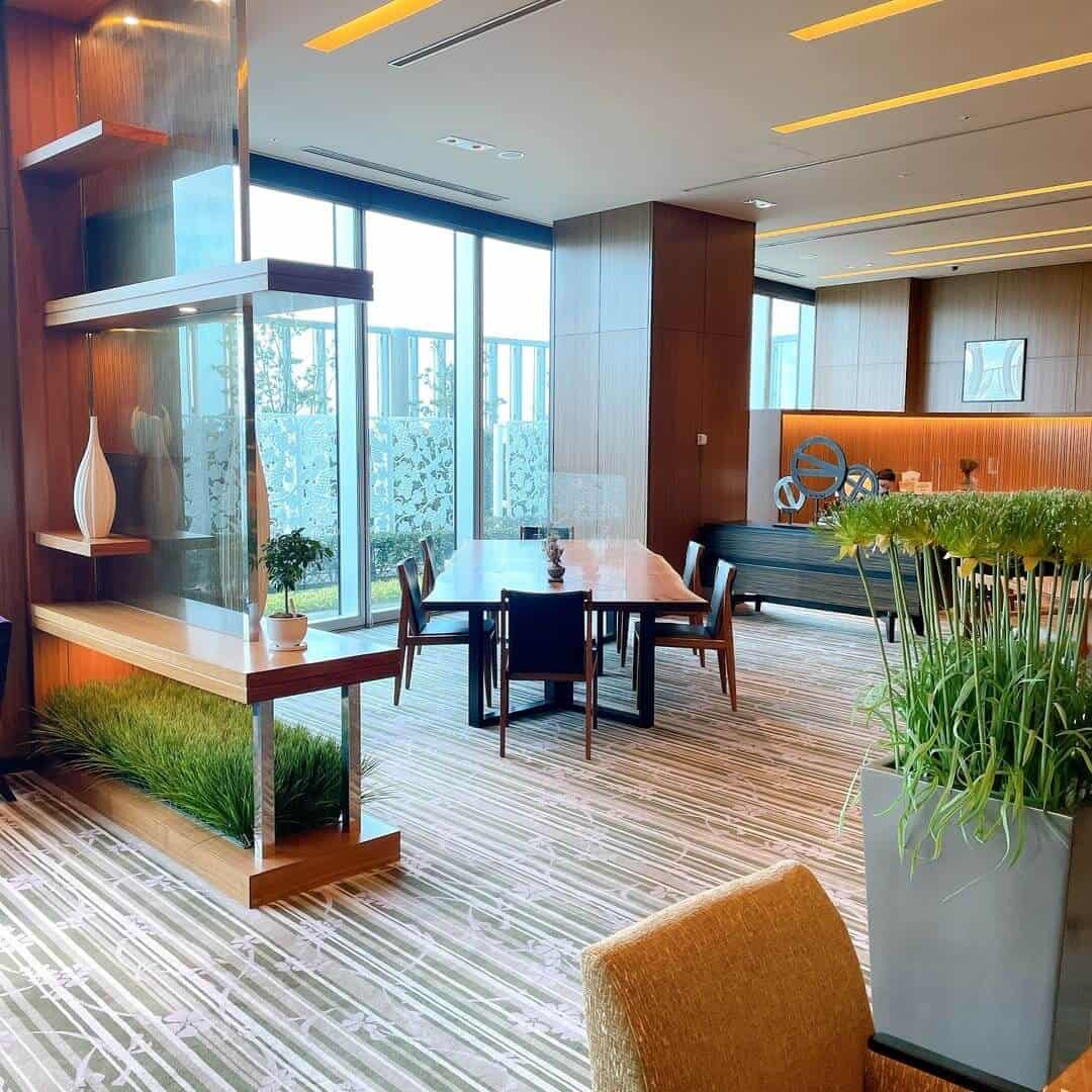 ロングサイズのダイニングテーブル