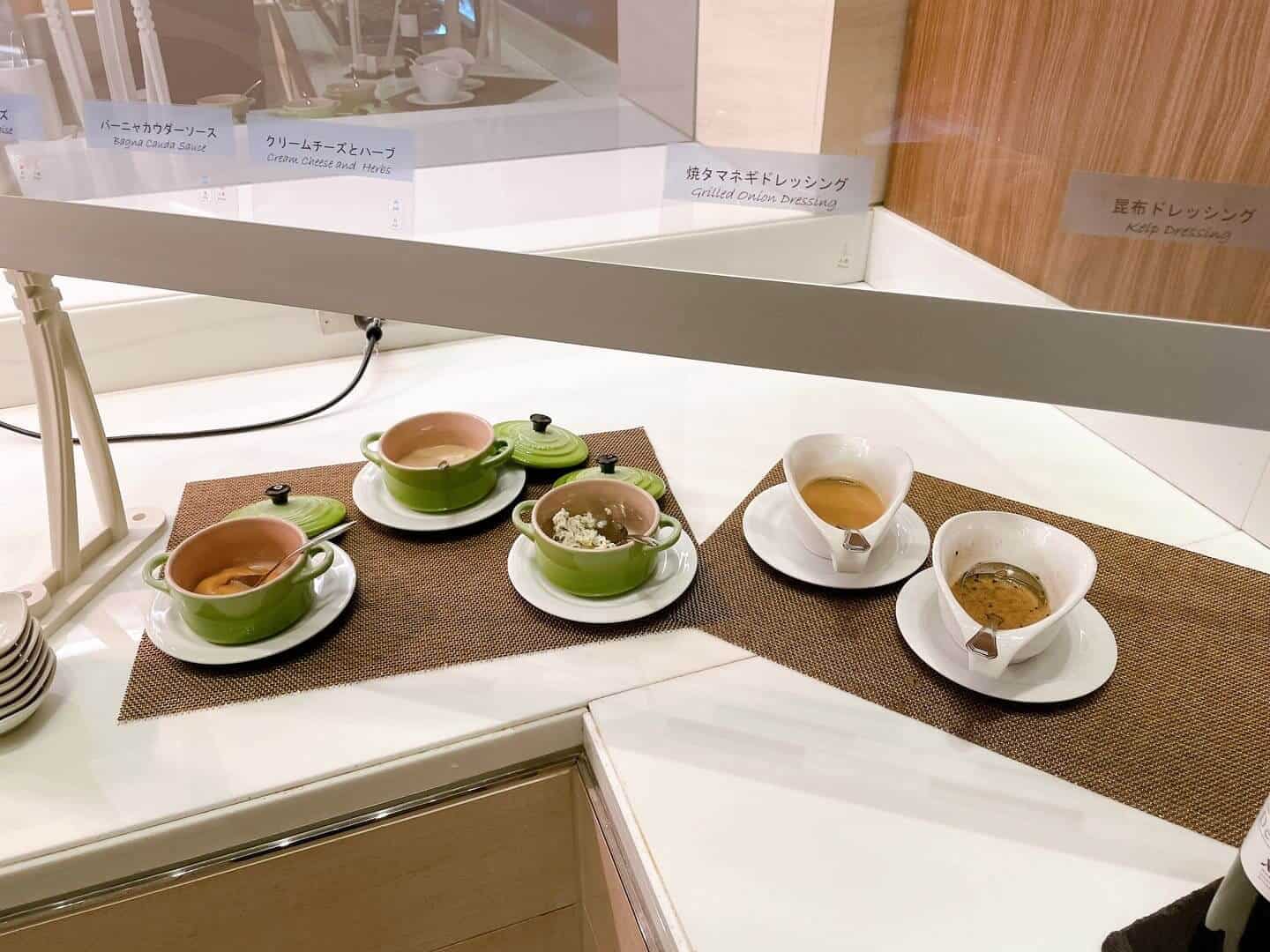 サラダのドレッシングコーナー