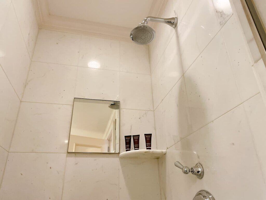 シャワールーム