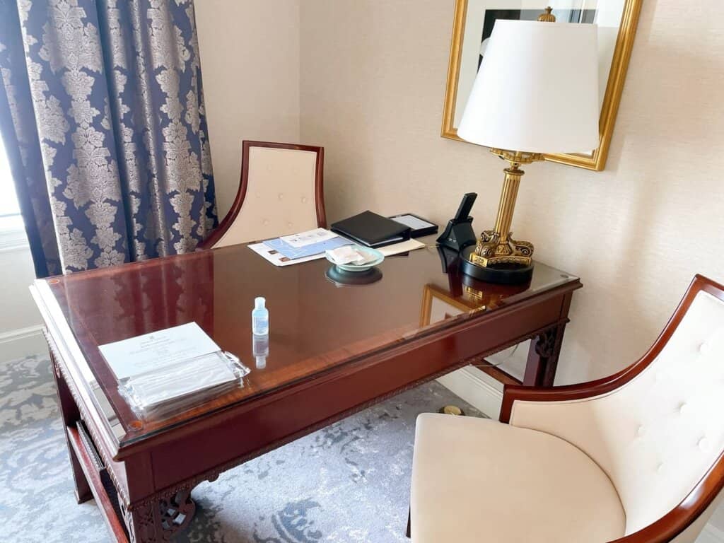 ダイニングテーブル