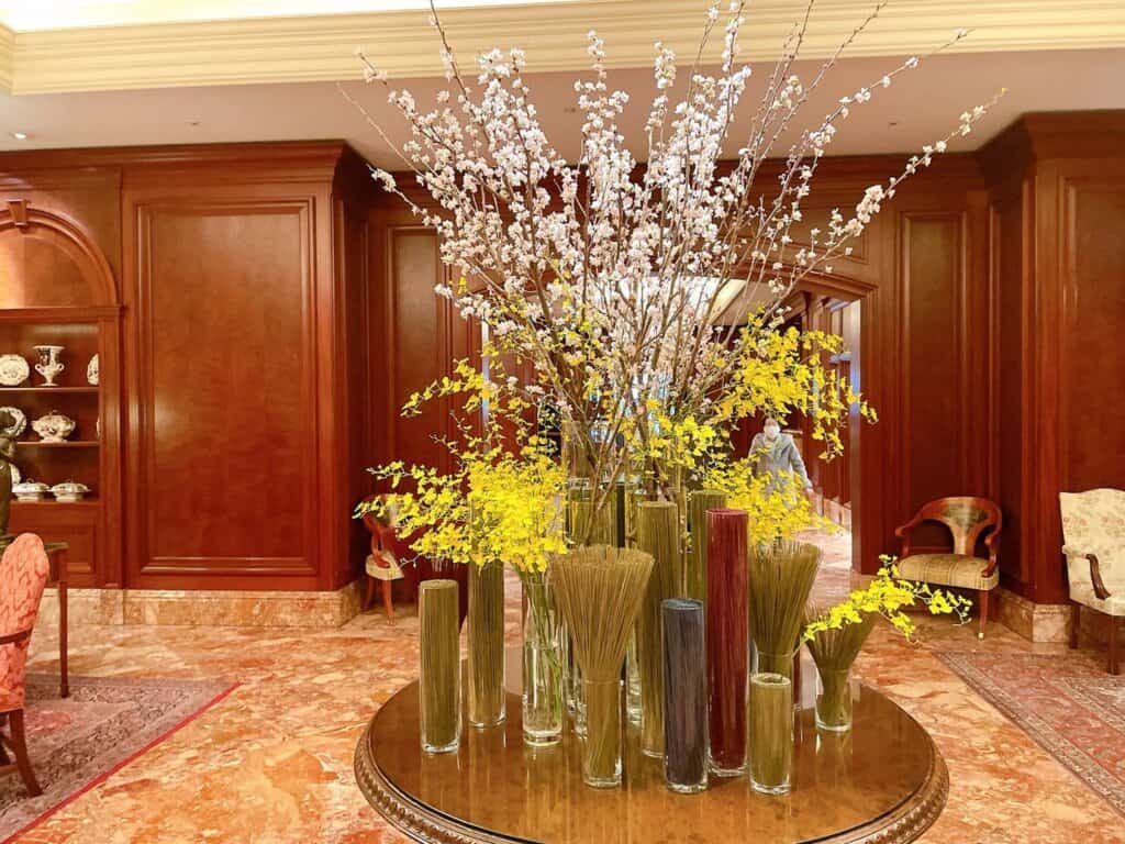 ロビーに飾られている生花