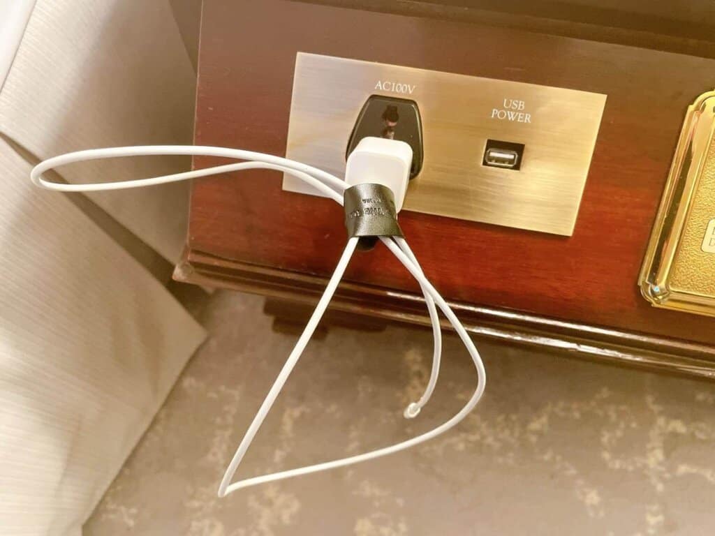 充電ケーブルがまとめられている様子