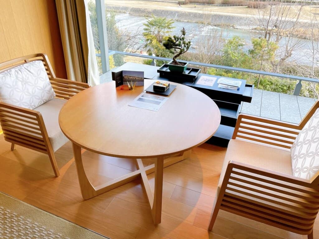 ダイニングテーブル