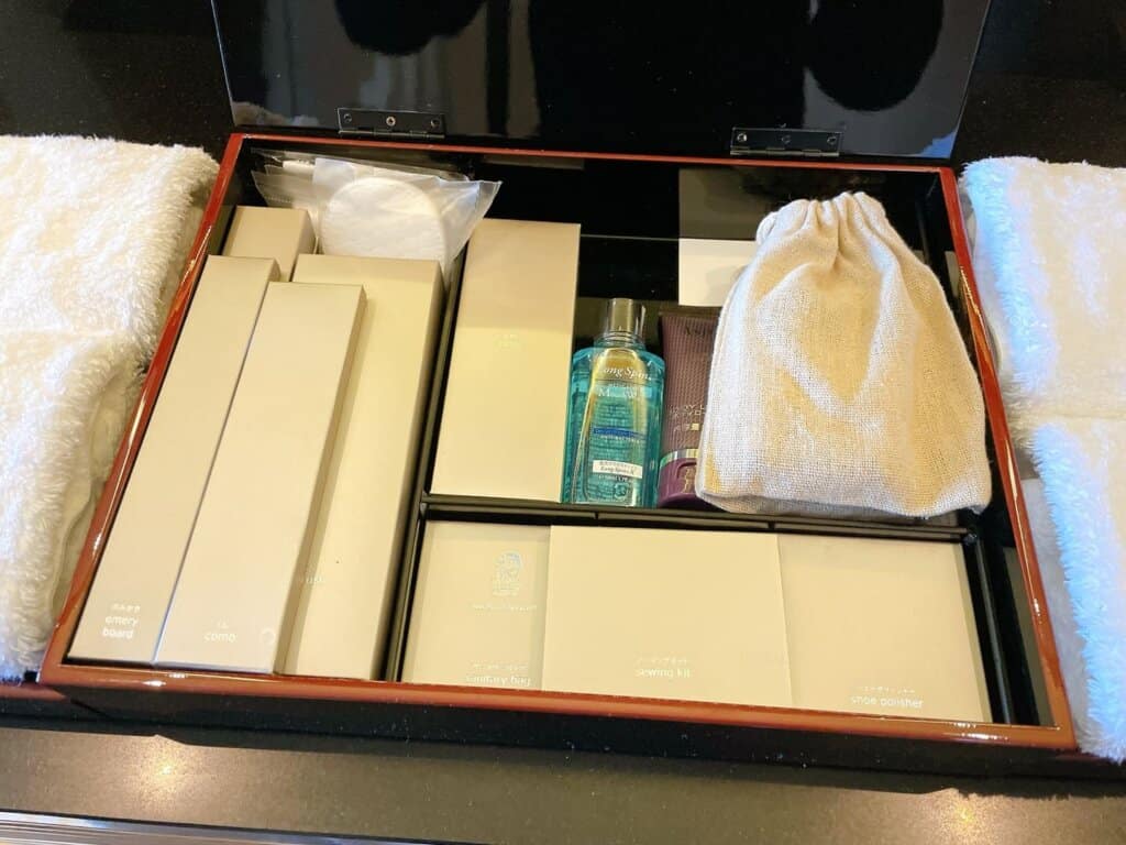 箱の中に入っているアメニティ類