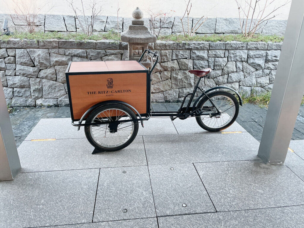ロゴが入ったおしゃれな自転車