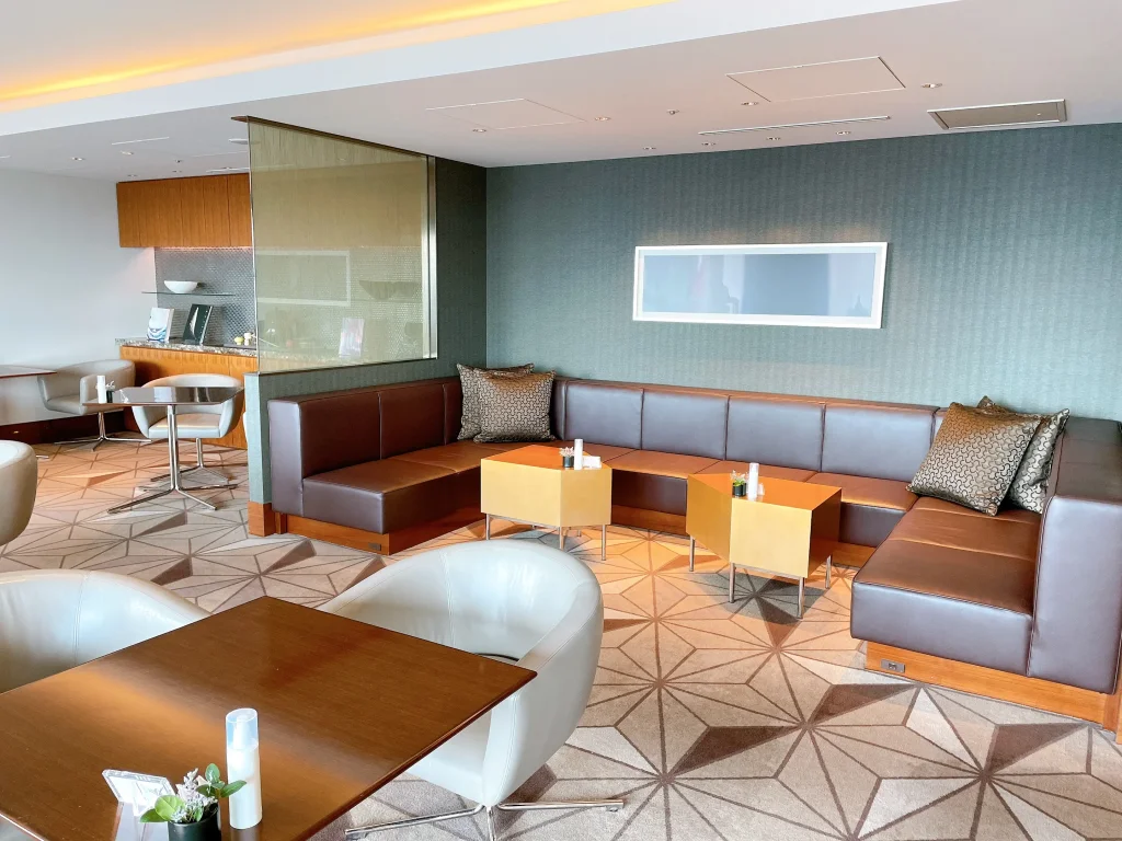 ロングソファの座席