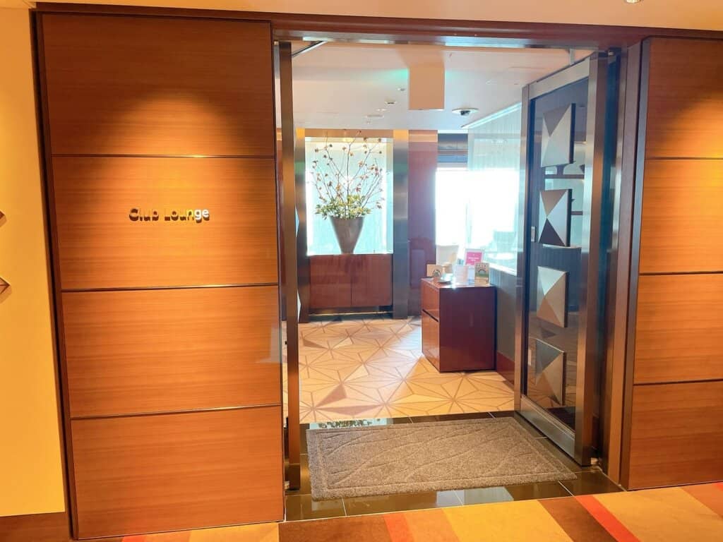 クラブラウンジの入り口