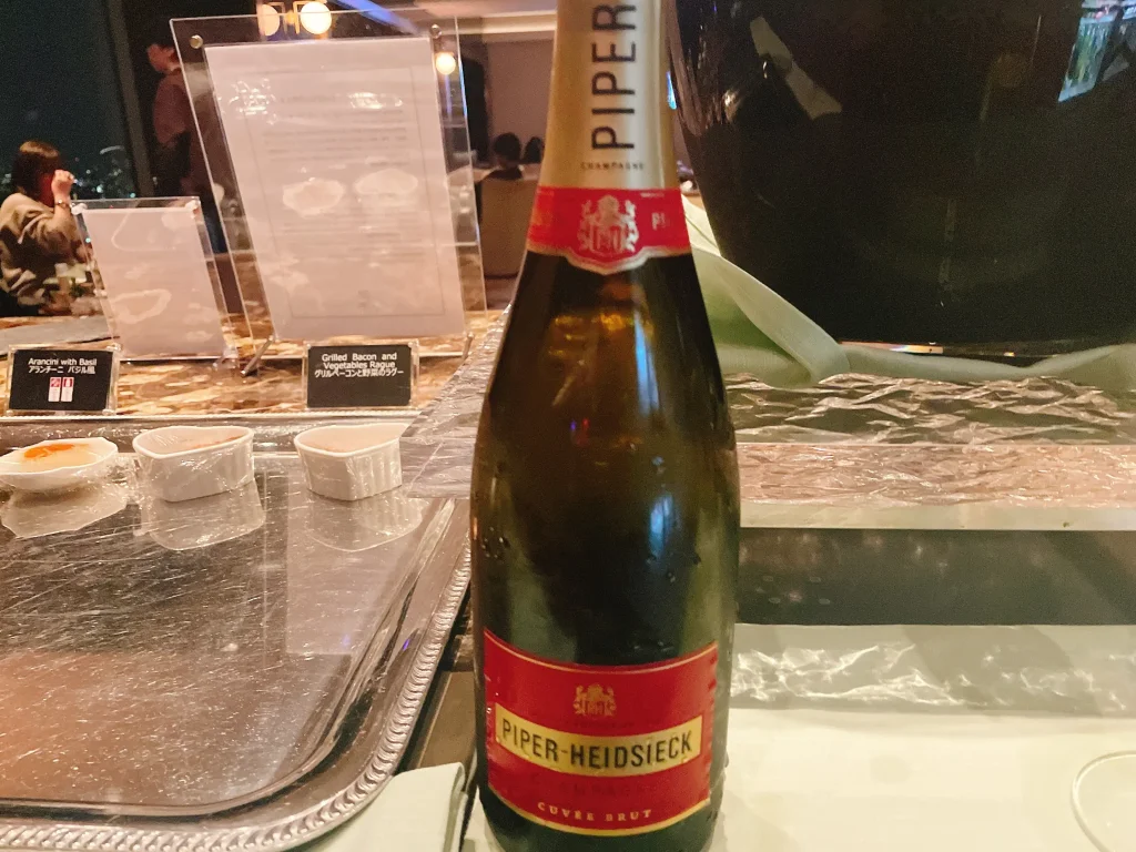 パイパー・エドシックのシャンパンボトル
