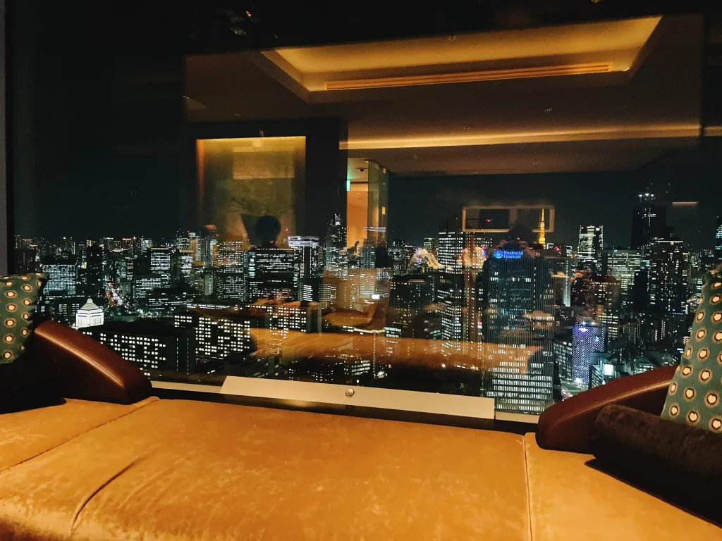 ラウンジの夜の様子