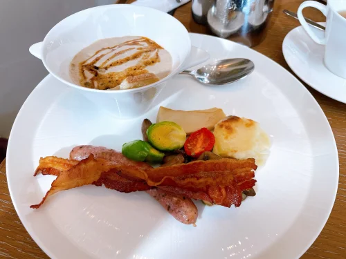 卵料理のエッグベネディクト