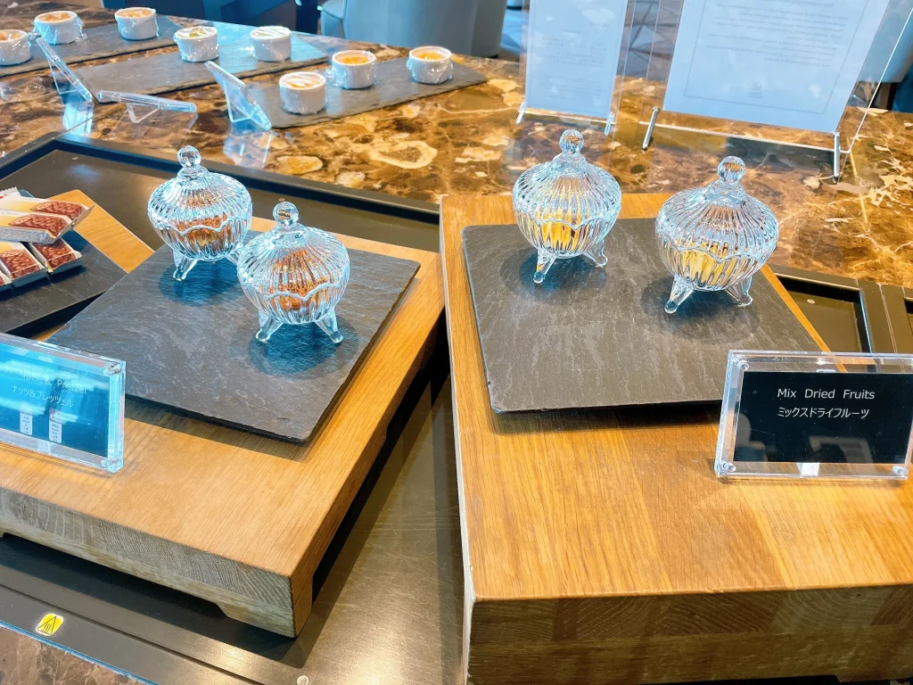 プリッツェルやドライフルーツ