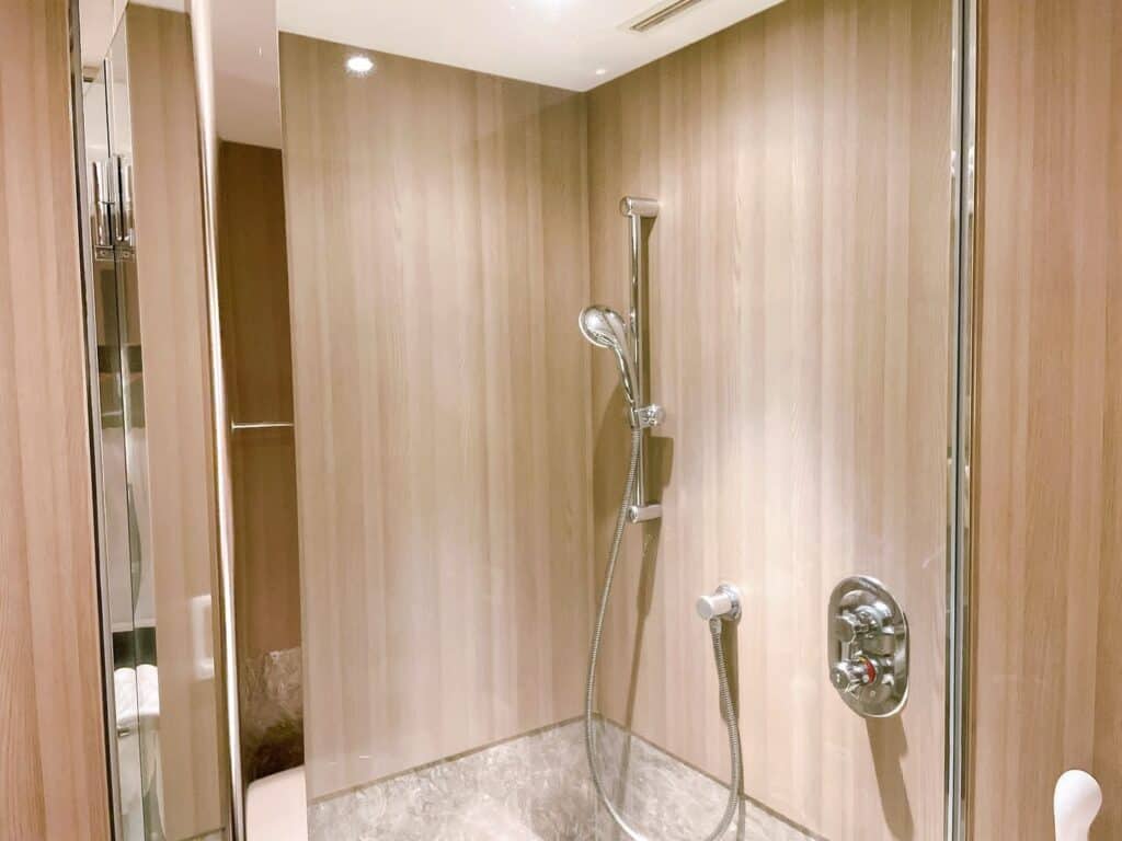 シャワールーム