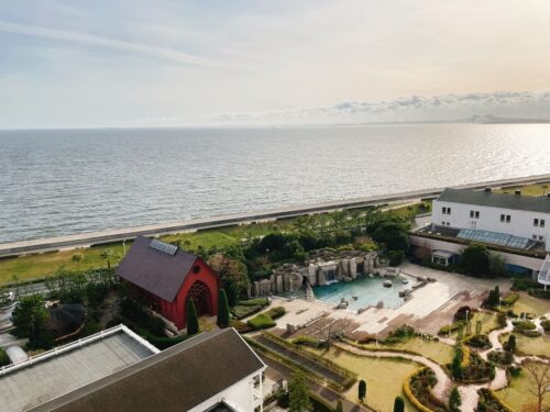 チャペルやオーシャンビューの景色