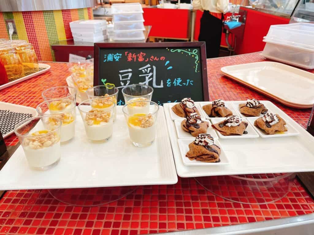 一口サイズのクレープやパフェ