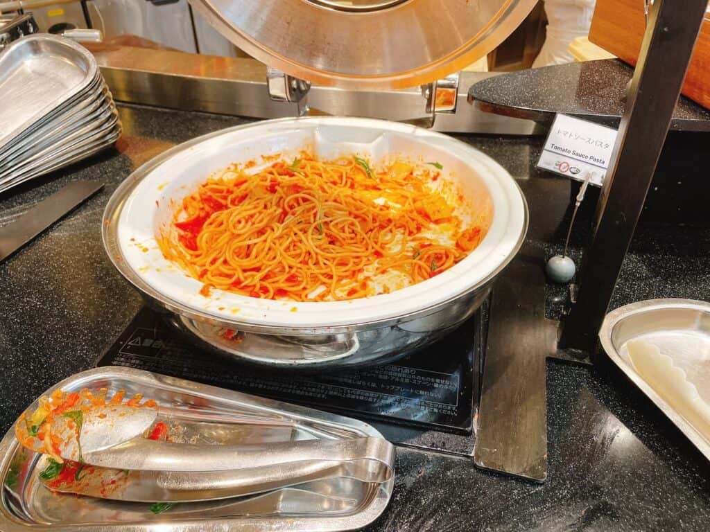 トマトソースパスタ