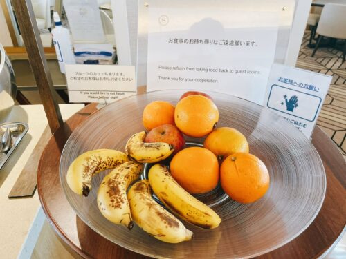 丸ごとサイズのフルーツ