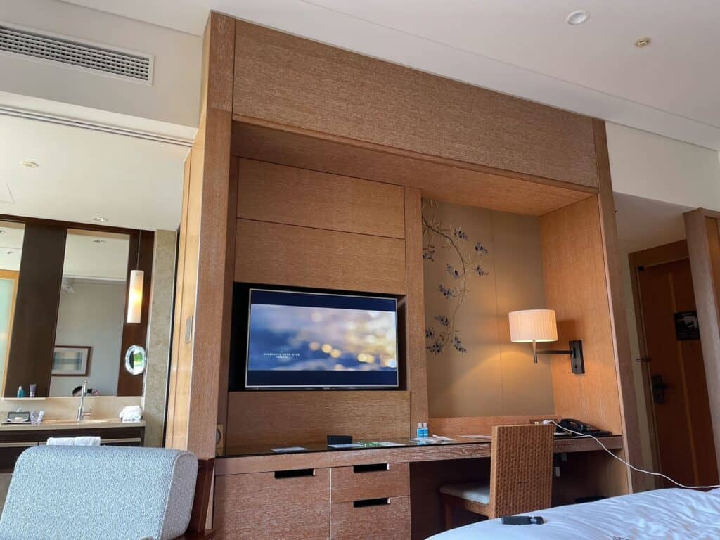 42インチほどのテレビ