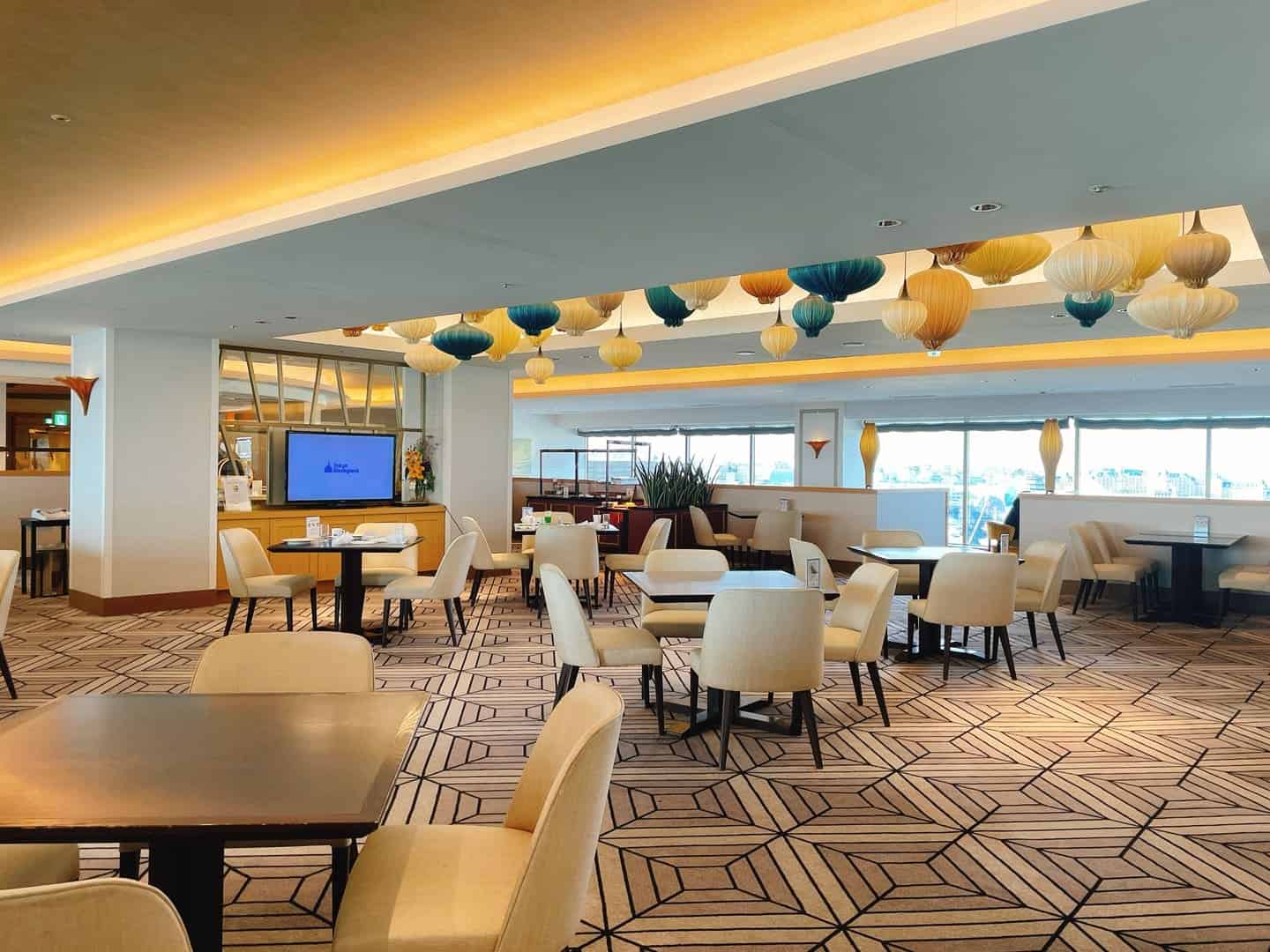 シェラトングランデ東京ベイのクラブラウンジ全体の様子