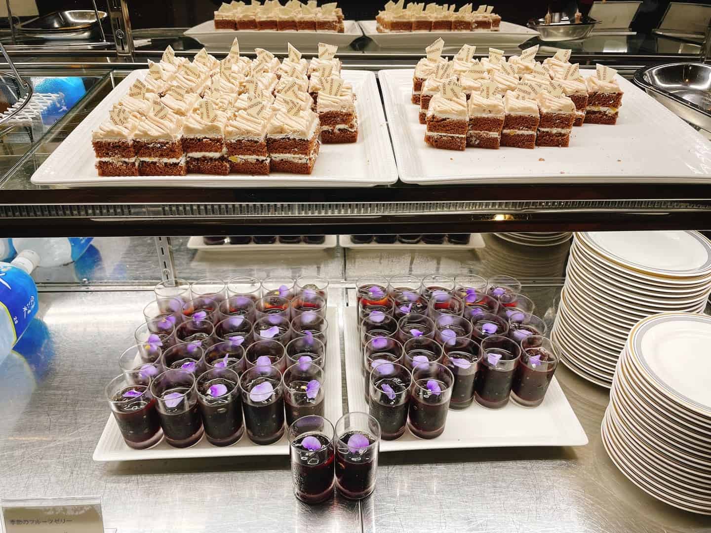 ぶどうゼリーとチョコレートケーキ