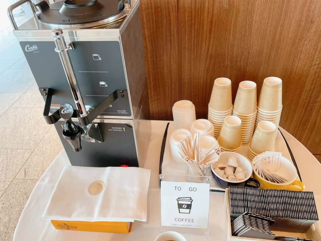 お持ち帰り用のコーヒー