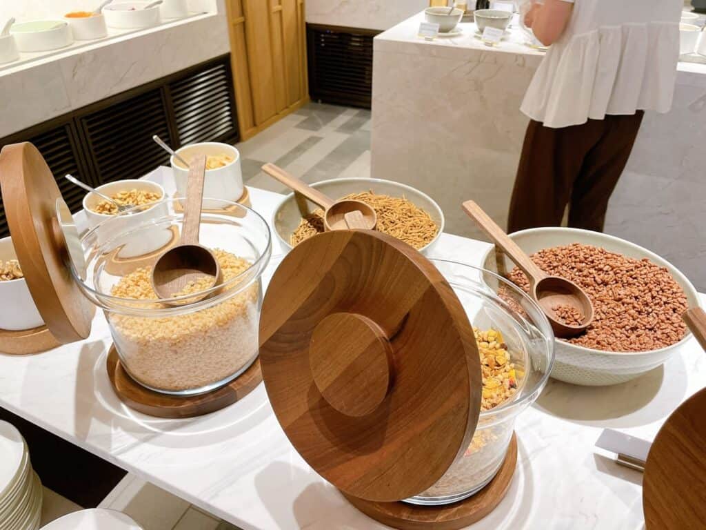 コーンフレークやグラノーラ