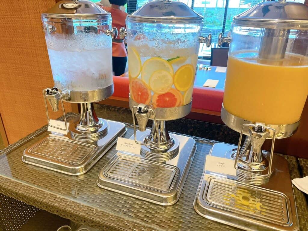 デトックスウォーターやオレンジジュース