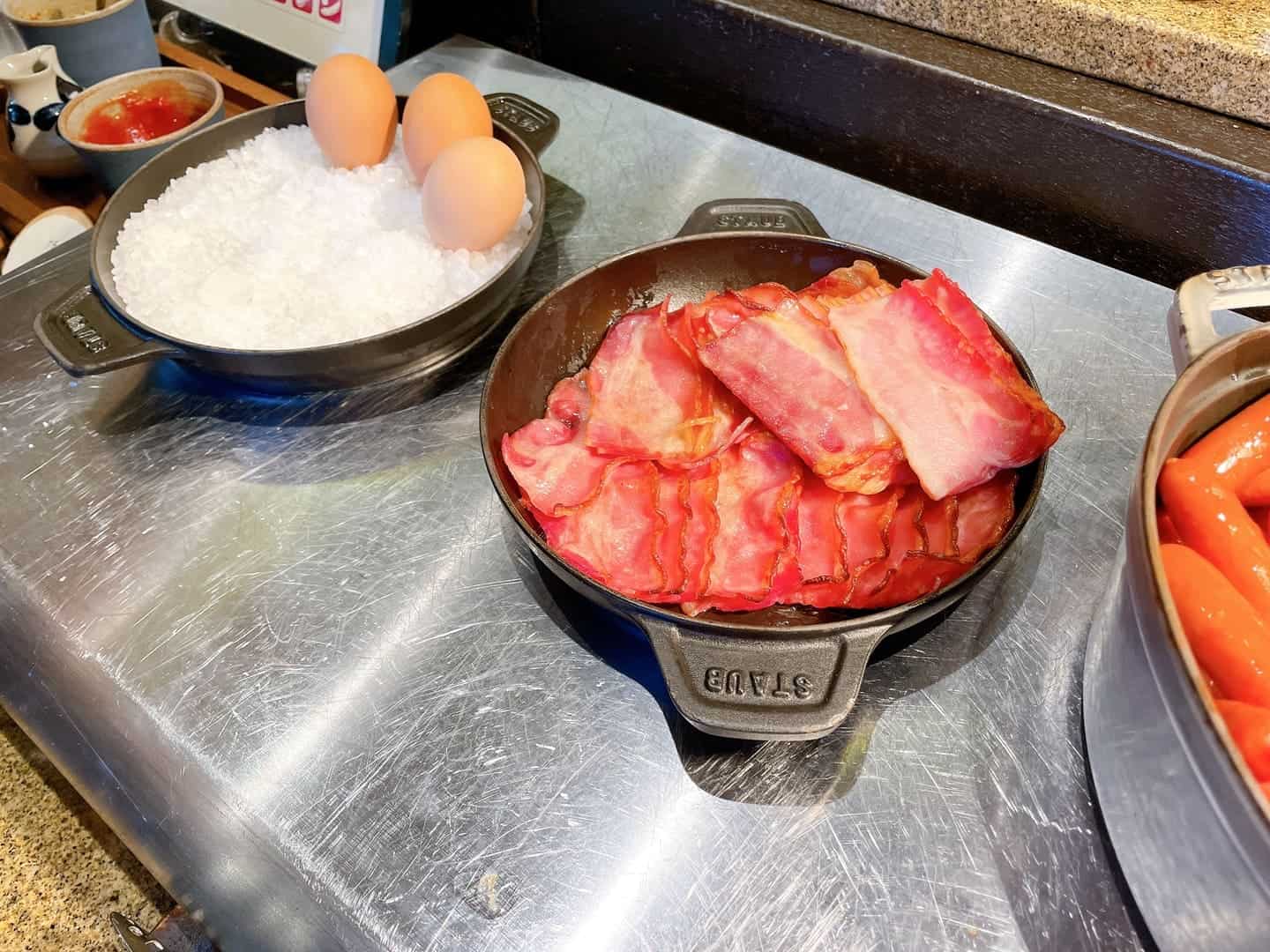 厚切りベーコンとゆで卵