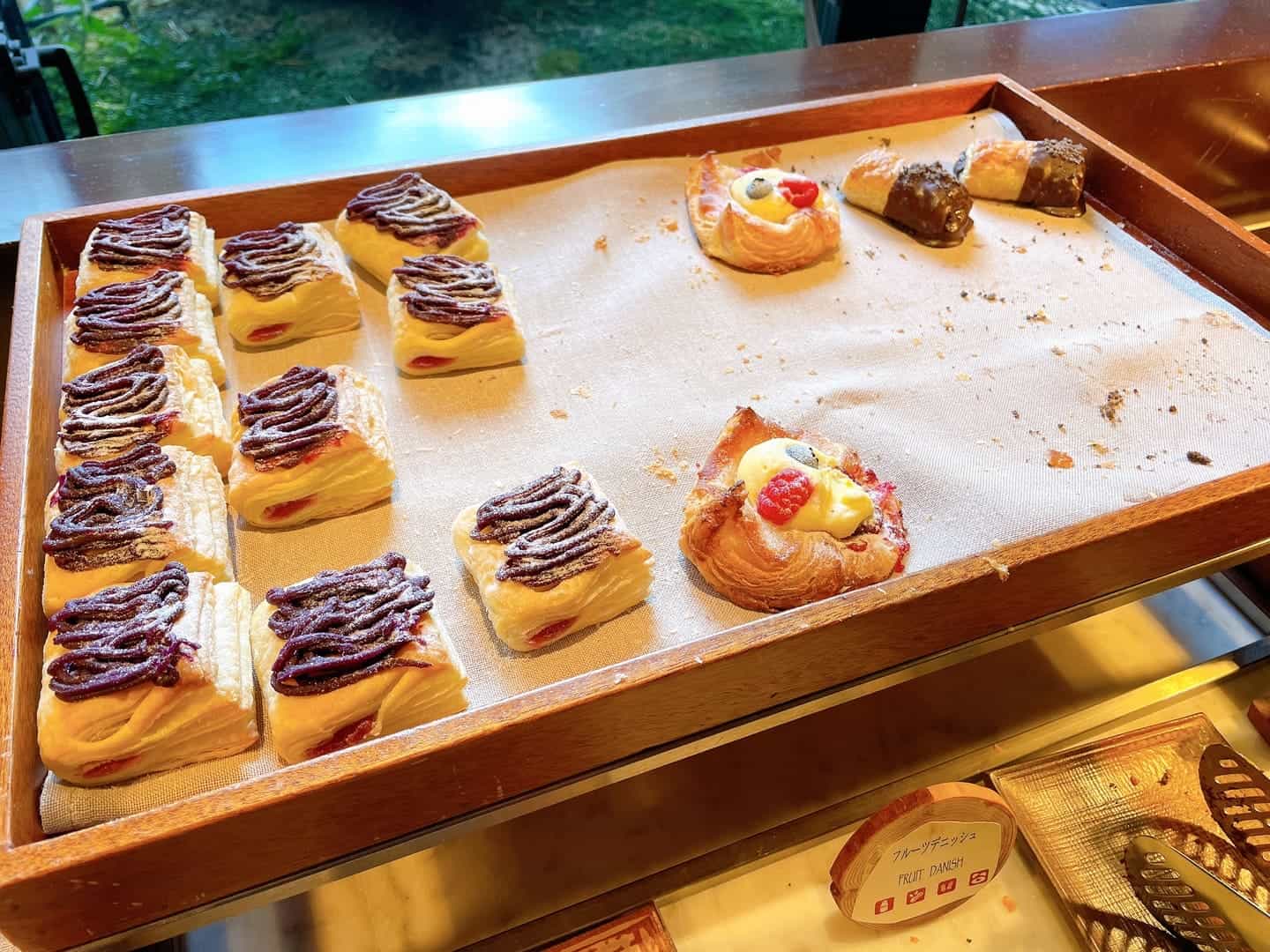 紫芋デニッシュ、フルーツデニッシュ、チョコレートデニッシュ