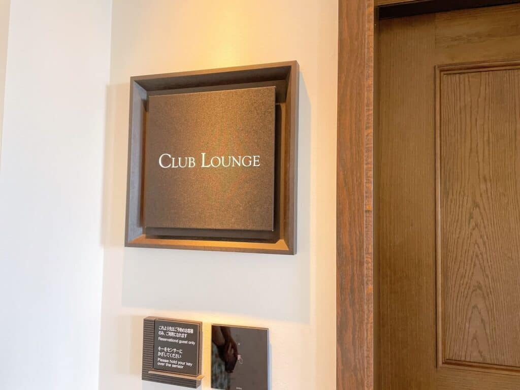 クラブラウンジの看板