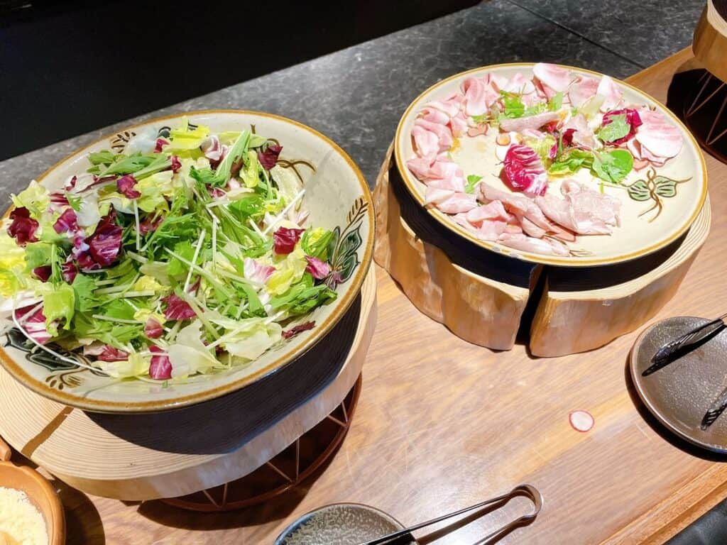 ローストハムとサラダ