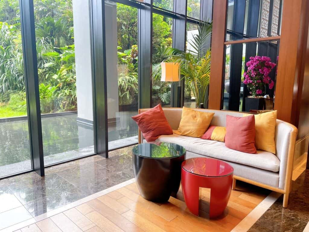 ホテルのエントランス