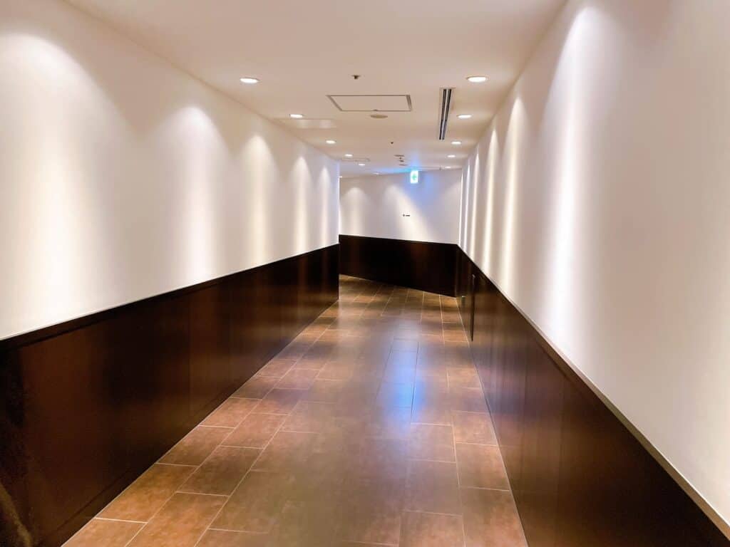 サクララウンジの通路