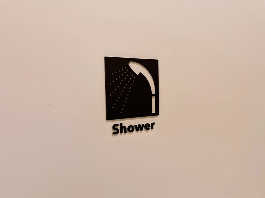 シャワールーム