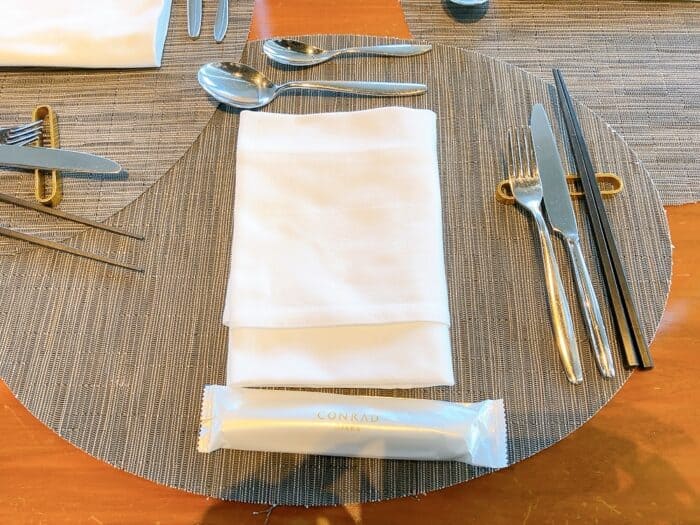 アトモスダイニングのテーブル席