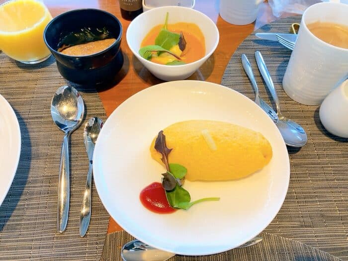 チーズオムレツとロブスタービスク