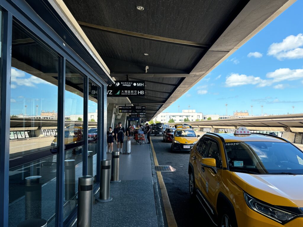 桃園国際空港の出発ロビー