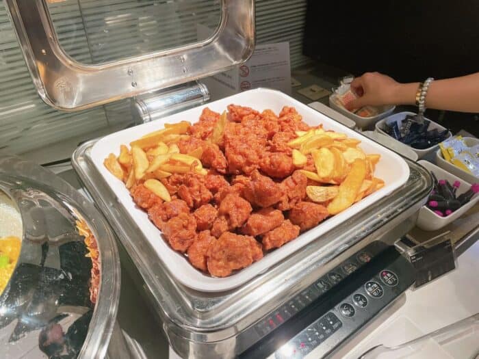 山盛りの唐揚げ