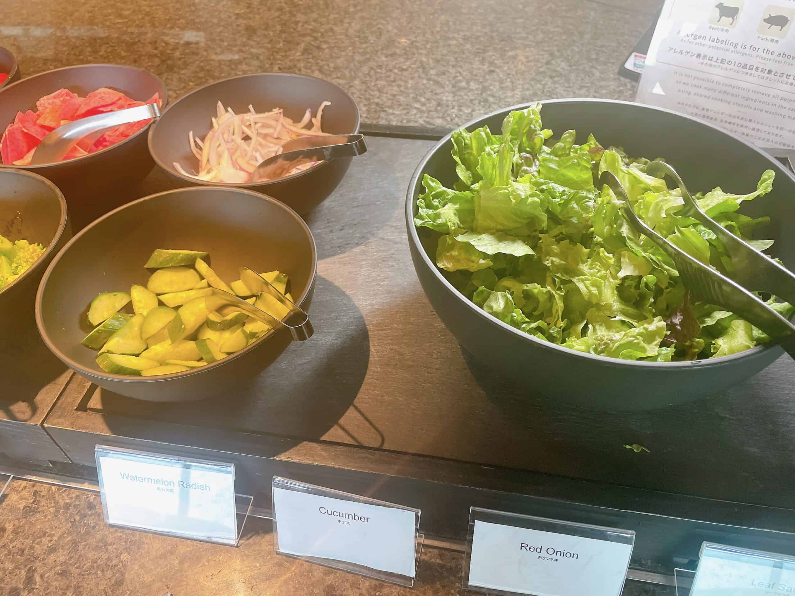 サラダコーナー