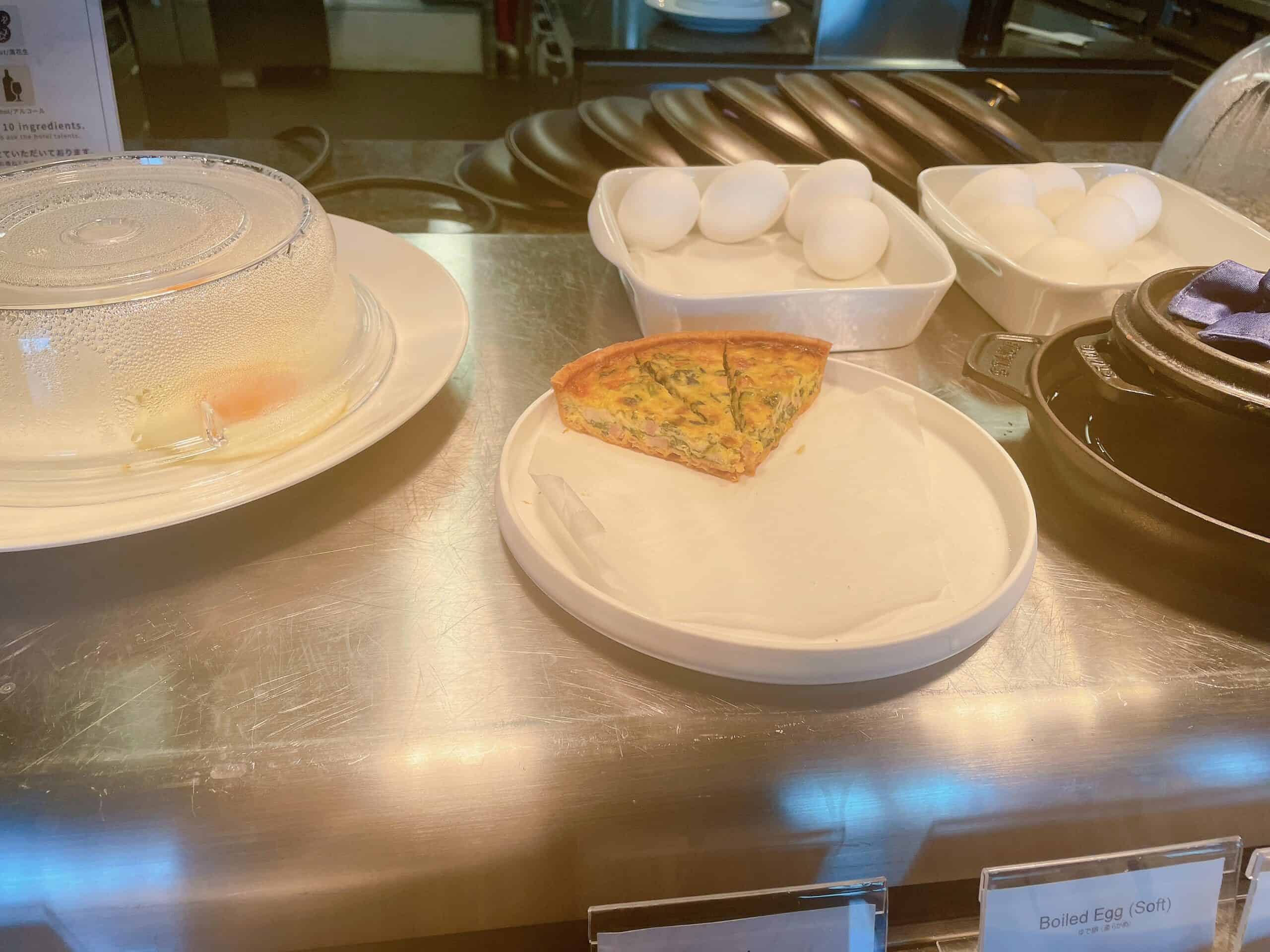 卵料理はスクランブルエッグやキッシュ