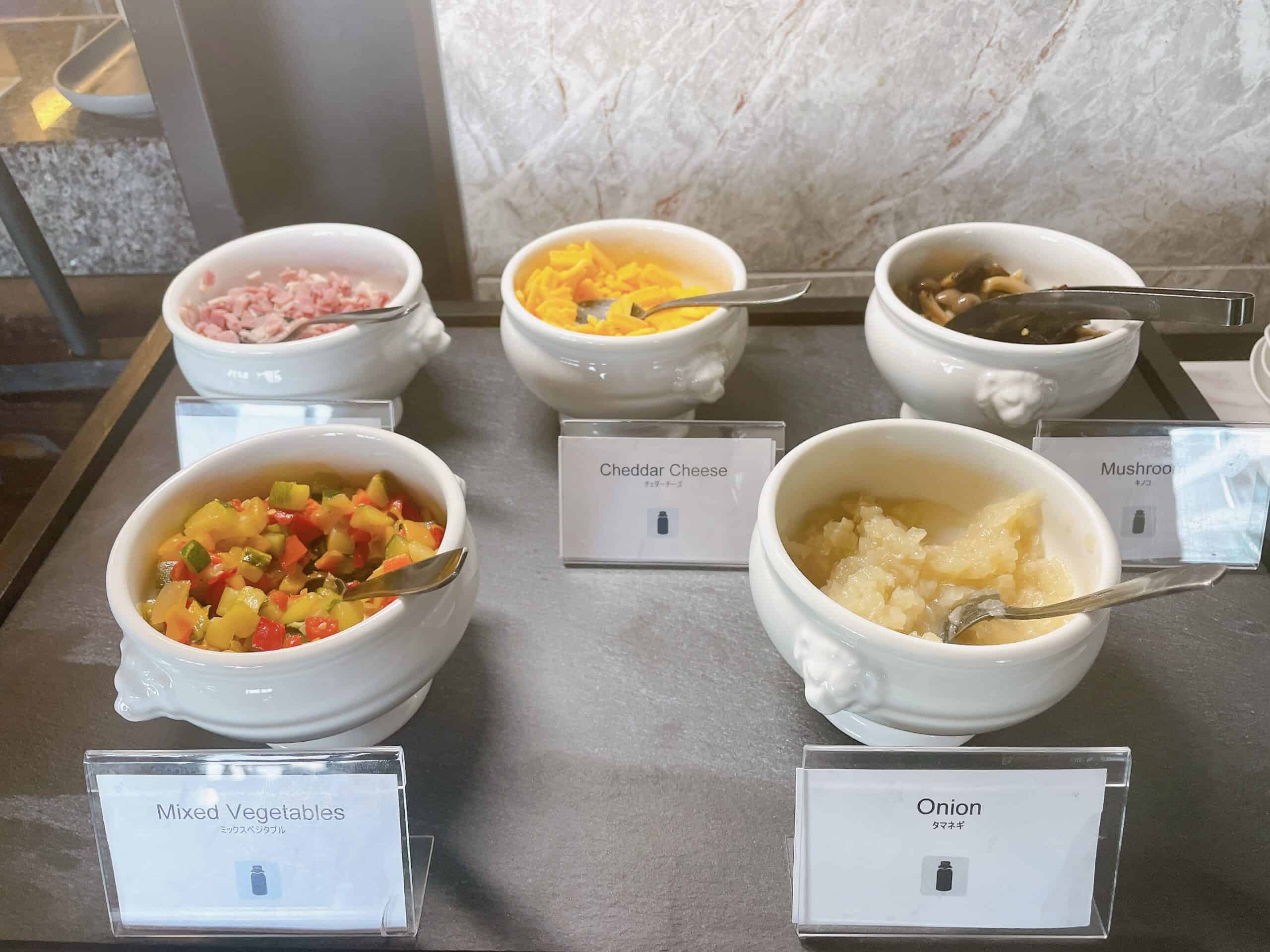 オムレツステーションで提供されているトッピング