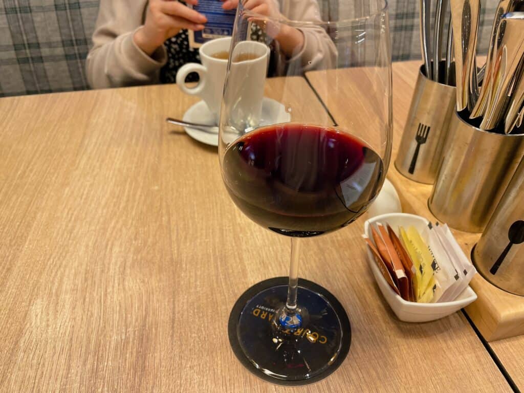 プラチナエリート特典の赤ワイン