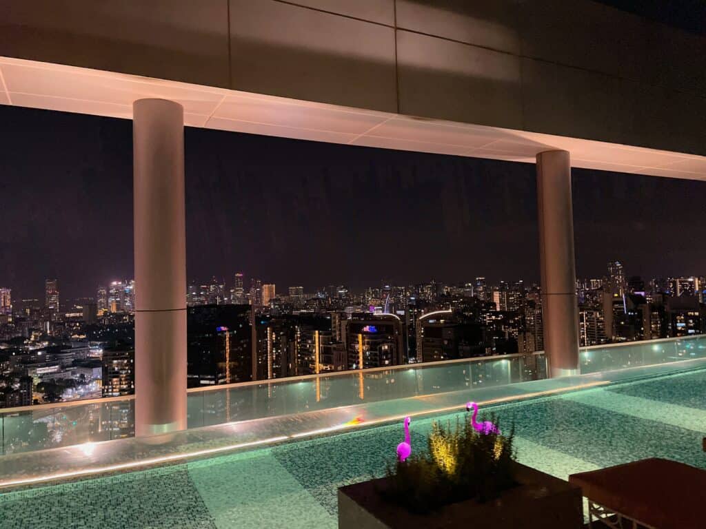 プールエリアから眺める夜景