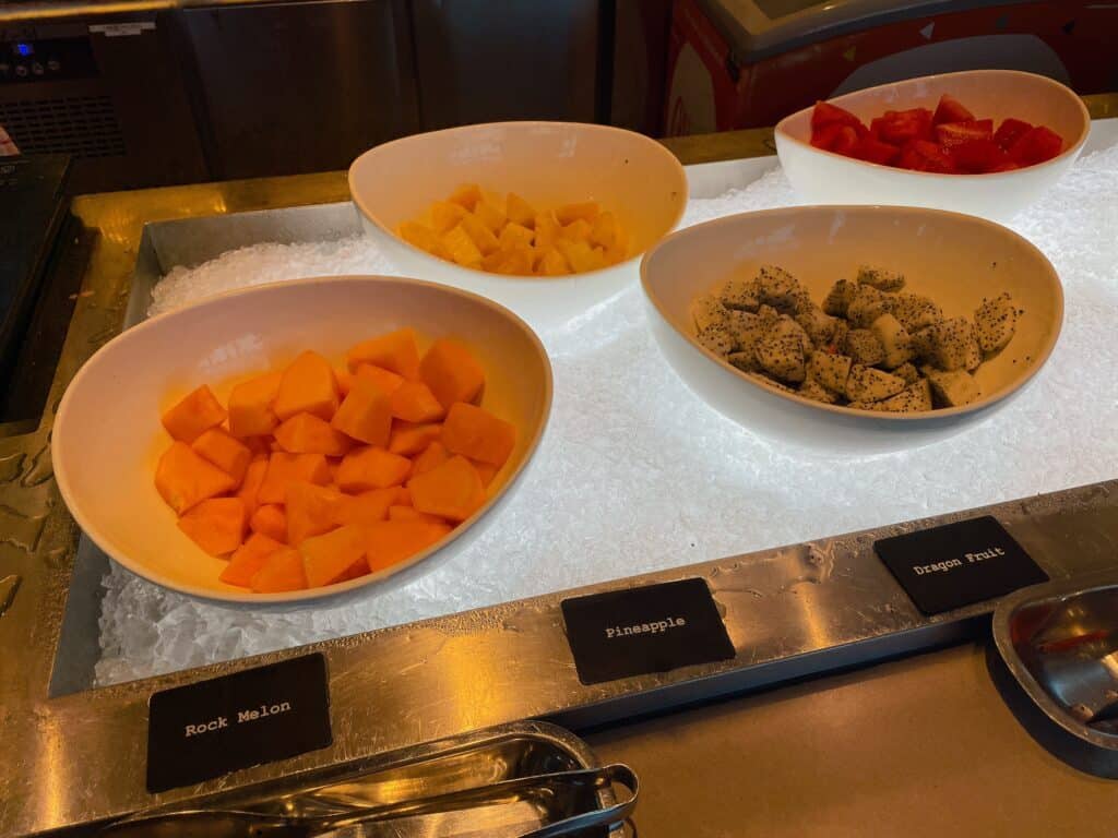 別角度から撮影したカットフルーツ