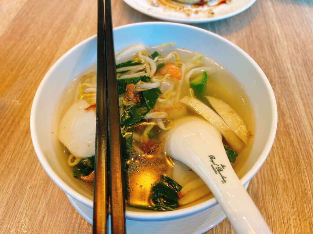 ワンタンヌードルスープ