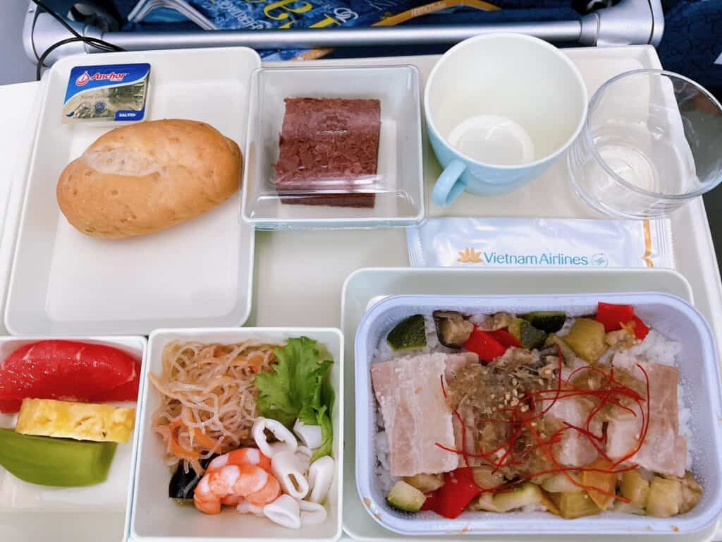 成田→ホーチミンシティ便で提供された機内食