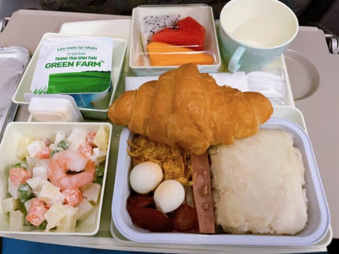 ダナンから成田の便で提供された機内食